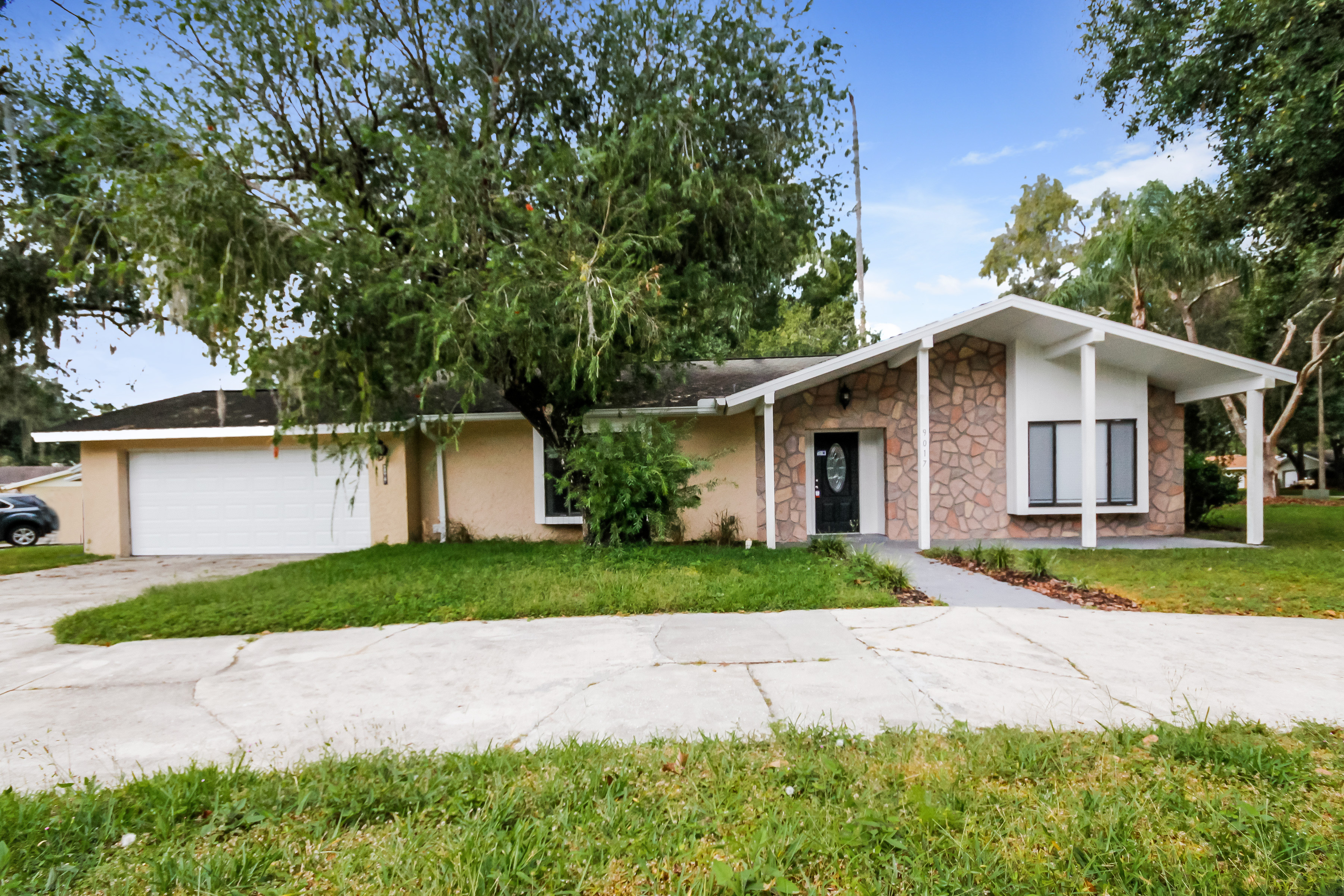 9017 Hogans Bend Tampa, FL 33647